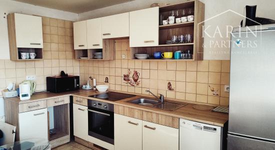 Priestranný rodinný dom, na veľkom pozemku, Komjatice