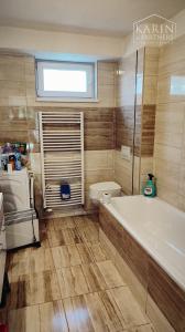 Priestranný rodinný dom, na veľkom pozemku, Komjatice