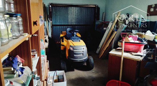 Priestranný rodinný dom, na veľkom pozemku, Komjatice