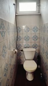 Priestranný rodinný dom, na veľkom pozemku, Komjatice