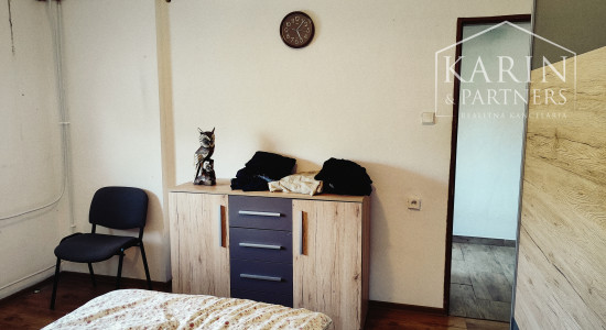 Priestranný rodinný dom, na veľkom pozemku, Komjatice