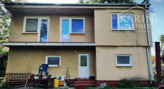 Priestranný rodinný dom, na veľkom pozemku, Komjatice