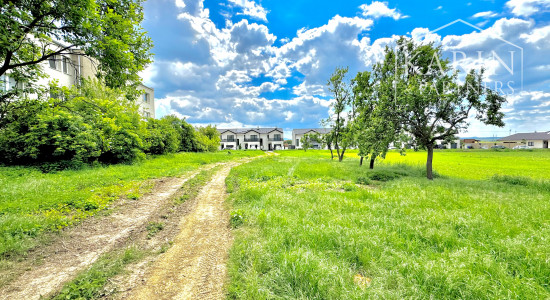 Stavebný pozemok pre rodinné domy aj bytový dom, 1695 m2, Hlboké