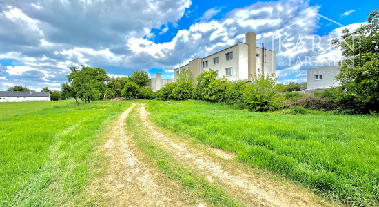 Stavebný pozemok pre rodinné domy aj bytový dom, 1695 m2, Hlboké