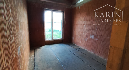 Výhodná ponuka: Na predaj moderný a kvalitný rodinný dom - novostavba v Šuranoch, slnečný pozemok