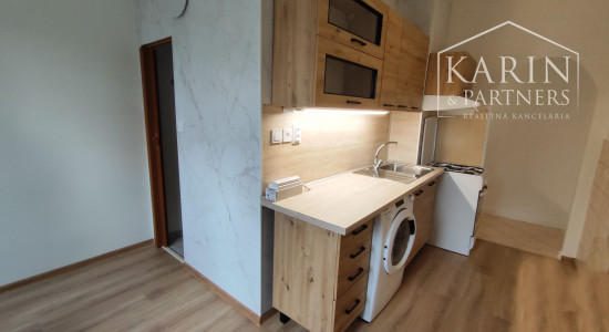 NA PRENÁJOM: Veľký 2izbový byt s balkónom, Nové Zámky sídlisko Nábrežná