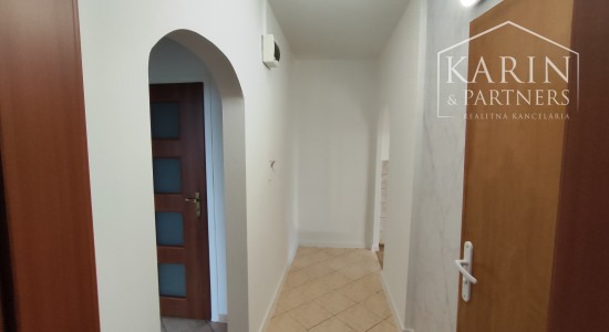 NA PRENÁJOM: Veľký 2izbový byt s balkónom, Nové Zámky sídlisko Nábrežná