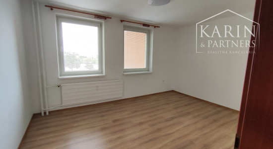 NA PRENÁJOM: Veľký 2izbový byt s balkónom, Nové Zámky sídlisko Nábrežná