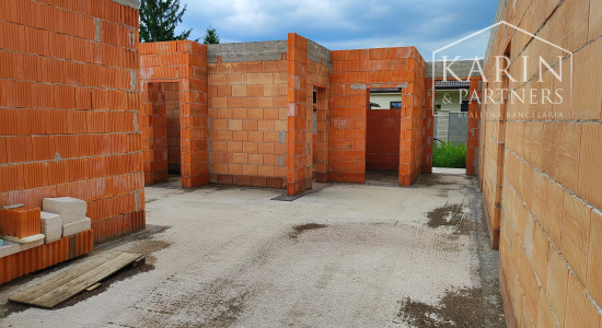 Rodinný dom rozostavaný, len 7km od Nových Zámkov