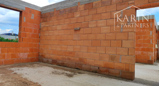 Rodinný dom rozostavaný, len 7km od Nových Zámkov