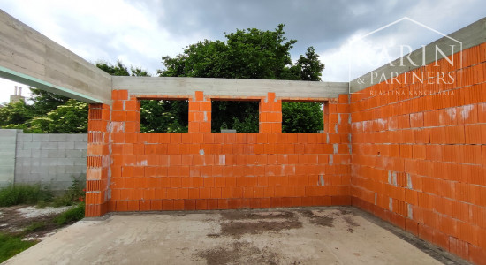 Rodinný dom rozostavaný, len 7km od Nových Zámkov