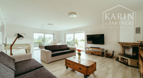 Moderný a priestranný 5 izbový zrekonštruovaný rodinný dom s veľkým pozemkom v Bratislave