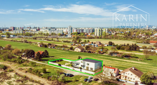 Moderný a priestranný 5 izbový zrekonštruovaný rodinný dom s veľkým pozemkom v Bratislave