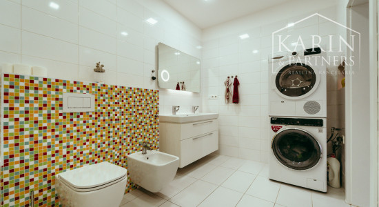 Moderný a priestranný 5 izbový zrekonštruovaný rodinný dom s veľkým pozemkom v Bratislave