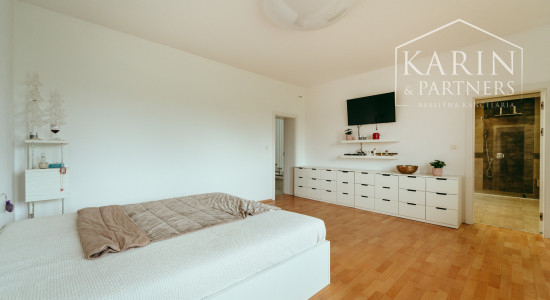 Moderný a priestranný 5 izbový zrekonštruovaný rodinný dom s veľkým pozemkom v Bratislave