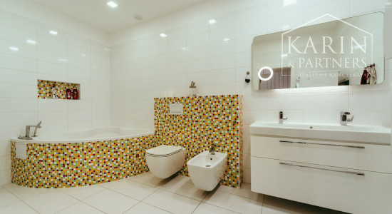 Moderný a priestranný 5 izbový zrekonštruovaný rodinný dom s veľkým pozemkom v Bratislave