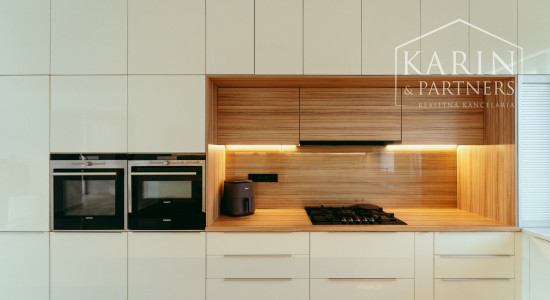 Moderný a priestranný 5 izbový zrekonštruovaný rodinný dom s veľkým pozemkom v Bratislave