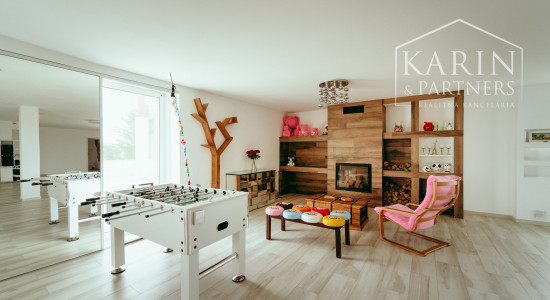 Moderný a priestranný 5 izbový zrekonštruovaný rodinný dom s veľkým pozemkom v Bratislave