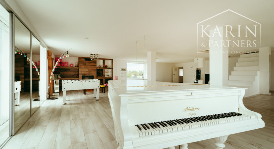 Moderný a priestranný 5 izbový zrekonštruovaný rodinný dom s veľkým pozemkom v Bratislave