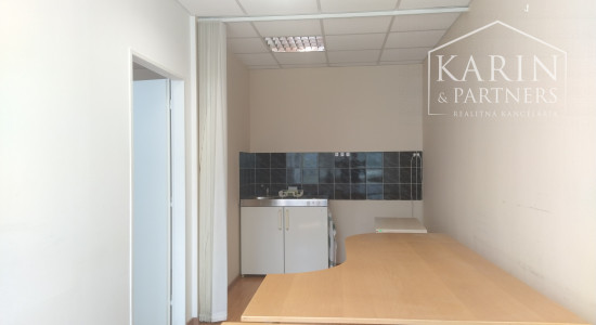 LEN: 13.-€/ m2/ mesiac! Prenájom klimatizovaná dvojkancelária s kuchynkou 33m2, Hattalova ul. BA III. Nové Mesto.