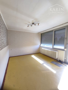 Znížená cena: Veľký poschodový rodinný dom s dvomi garážami, v oblúbenej pokojnej lukratívnej lokalite, Nové Zámky