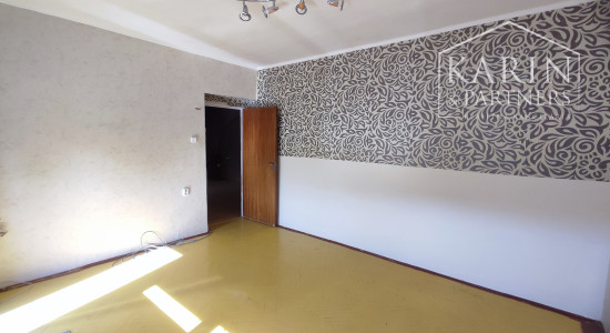 Znížená cena: Veľký poschodový rodinný dom s dvomi garážami, v oblúbenej pokojnej lukratívnej lokalite, Nové Zámky