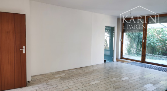 Znížená cena: Veľký poschodový rodinný dom s dvomi garážami, v oblúbenej pokojnej lukratívnej lokalite, Nové Zámky