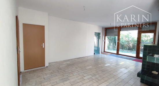 Znížená cena: Veľký poschodový rodinný dom s dvomi garážami, v oblúbenej pokojnej lukratívnej lokalite, Nové Zámky