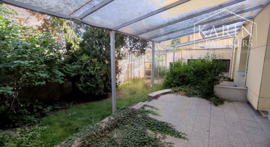 Znížená cena: Veľký poschodový rodinný dom s dvomi garážami, v oblúbenej pokojnej lukratívnej lokalite, Nové Zámky