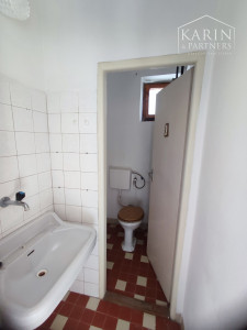 Znížená cena: Veľký poschodový rodinný dom s dvomi garážami, v oblúbenej pokojnej lukratívnej lokalite, Nové Zámky