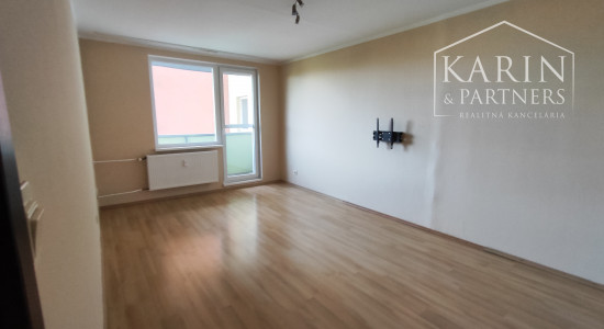 NA PRENÁJOM: 2-izbový byt s balkónom, Nábrežná ulica, Nové Zámky