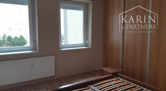 NA PRENÁJOM: 2-izbový byt s balkónom, Nábrežná ulica, Nové Zámky