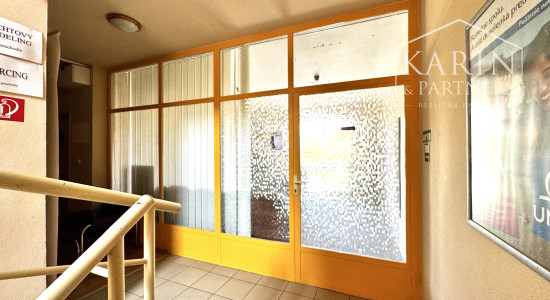 Kancelária s balkónom vo výbornej lokalite v centre, Skalica