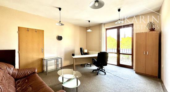 Kancelária s balkónom vo výbornej lokalite v centre, Skalica