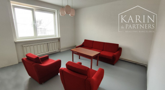 *TOP PONUKA:* Na predaj rodinný dom s garážou, zimnou záhradou, blízke okolie Nových Zámkov - Rezervované