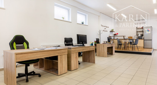 OBCHODNO-SKLADOVÉ PRIESTORY S KANCELÁRIOU A  S NÁKLADNOU PLOŠINOU