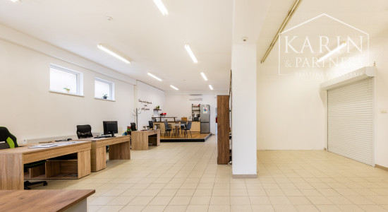 OBCHODNO-SKLADOVÉ PRIESTORY S KANCELÁRIOU A  S NÁKLADNOU PLOŠINOU