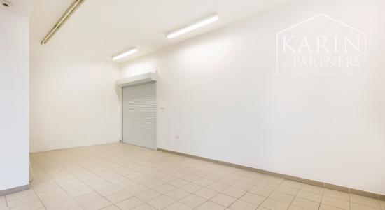 OBCHODNO-SKLADOVÉ PRIESTORY S KANCELÁRIOU A  S NÁKLADNOU PLOŠINOU