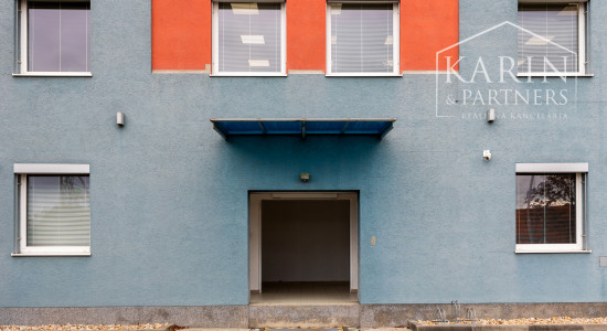 OBCHODNO-SKLADOVÉ PRIESTORY S KANCELÁRIOU A  S NÁKLADNOU PLOŠINOU