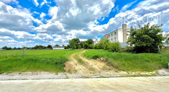 Stavebný pozemok pre rodinné domy aj bytový dom, 1695 m2, Hlboké