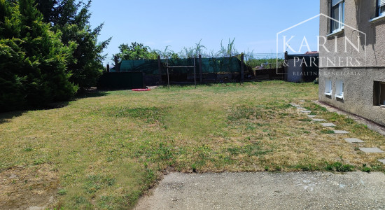 Rezervované: EXKLUZÍVNE iba U Nás: 3-izbový kompletne prerobený byt s balkónom, pozemkom a výbornou atmosférou v Tvrdošovciach