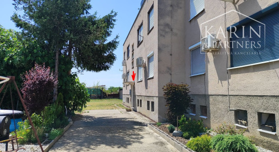 Rezervované: EXKLUZÍVNE iba U Nás: 3-izbový kompletne prerobený byt s balkónom, pozemkom a výbornou atmosférou v Tvrdošovciach