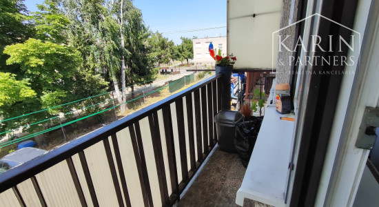 Rezervované: EXKLUZÍVNE iba U Nás: 3-izbový kompletne prerobený byt s balkónom, pozemkom a výbornou atmosférou v Tvrdošovciach