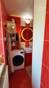 Rezervované: EXKLUZÍVNE iba U Nás: 3-izbový kompletne prerobený byt s balkónom, pozemkom a výbornou atmosférou v Tvrdošovciach