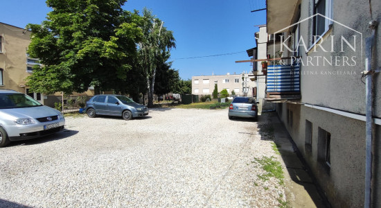 Rezervované: EXKLUZÍVNE iba U Nás: 3-izbový kompletne prerobený byt s balkónom, pozemkom a výbornou atmosférou v Tvrdošovciach