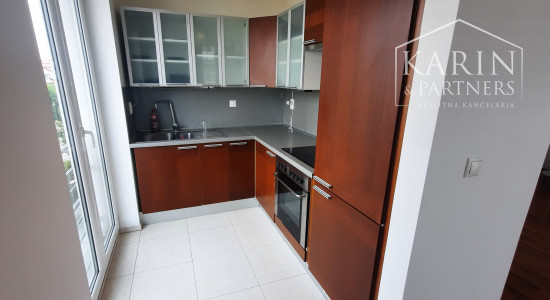 PRENAJATY: 2 I. BYT 70 M2, BRATISLAVA - RUŽINOV - NIVY, ZÁHRADNICKÁ ULICA (PARKOVANIE VO DVORE V CENE).