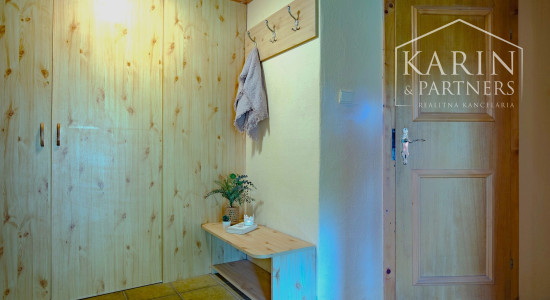 Pokojná chalupa s dušou v Štiavnických vrchoch – Jabloňovce.