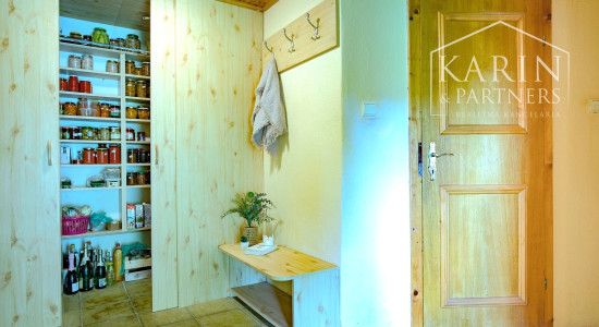 Pokojná chalupa s dušou v Štiavnických vrchoch – Jabloňovce.