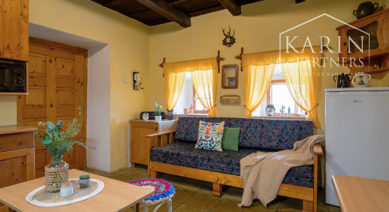 Pokojná chalupa s dušou v Štiavnických vrchoch – Jabloňovce.