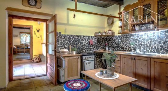 Pokojná chalupa s dušou v Štiavnických vrchoch – Jabloňovce.